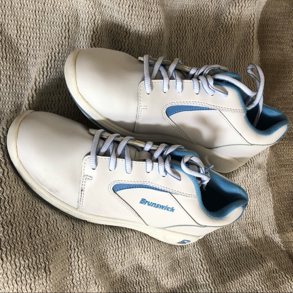 brunswick ladies bowling shoes
